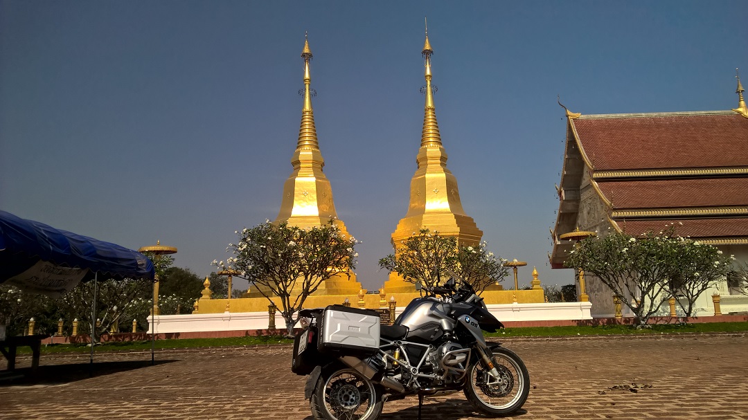 Wenn die Thais soviel Aufwand und Geld in ihre Elektro und IT Installationen stecken wuerden, wie in ihre Tempel, waere das hier ein hochmodernes Land....